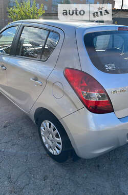 Хэтчбек Hyundai i20 2012 в 