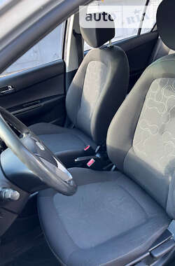 Хэтчбек Hyundai i20 2012 в 
