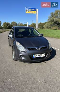 Хэтчбек Hyundai i20 2010 в 