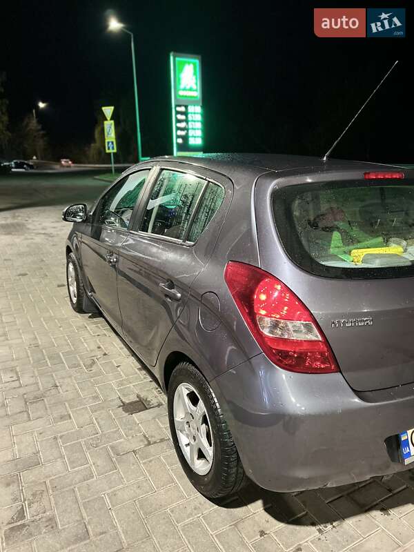 Хэтчбек Hyundai i20 2010 в Ямполе