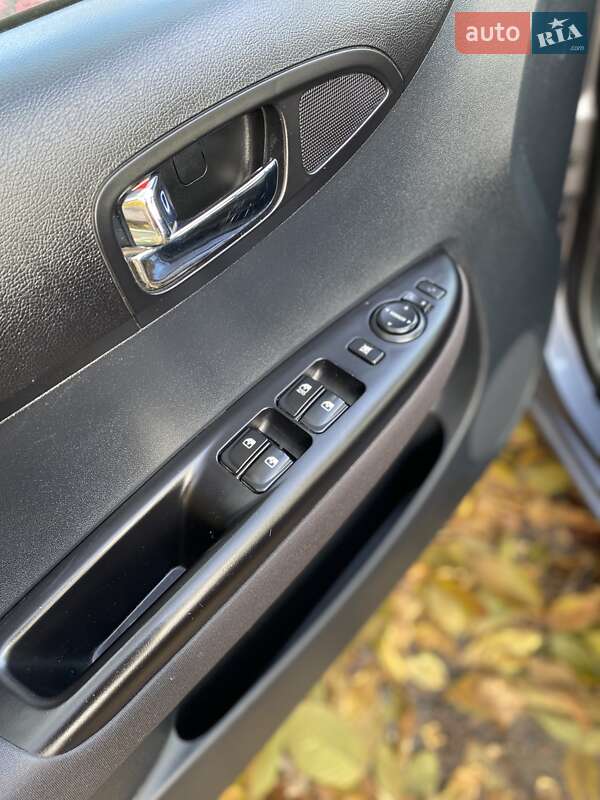 Хэтчбек Hyundai i20 2010 в Ямполе