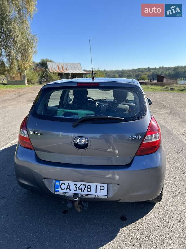 Хэтчбек Hyundai i20 2010 в Ямполе
