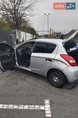 Хэтчбек Hyundai i20 2011 в 