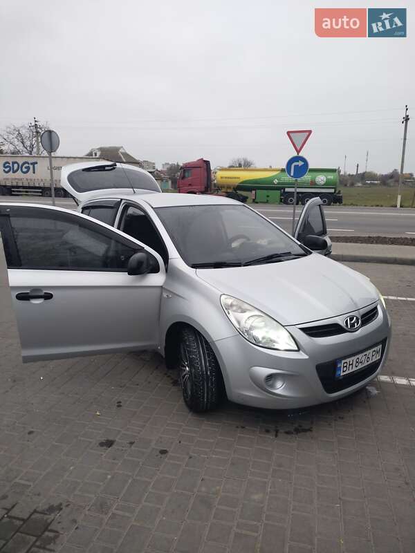 Хетчбек Hyundai i20 2011 в 