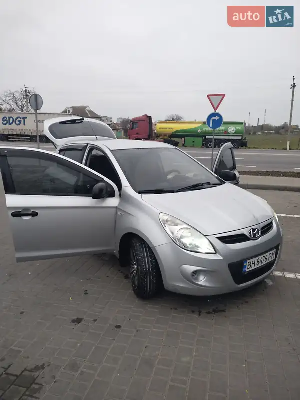 Хетчбек Hyundai i20 2011 в 