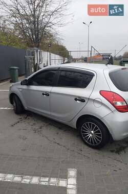 Хэтчбек Hyundai i20 2011 в 