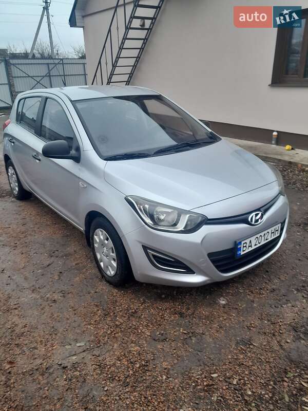 Хетчбек Hyundai i20 2012 в Новоукраїнці