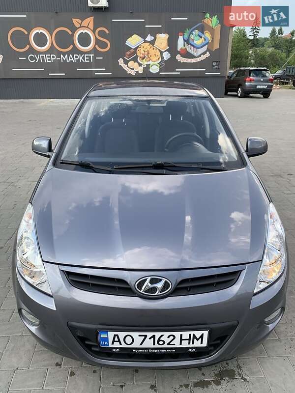 Хэтчбек Hyundai i20 2011 в Перечине