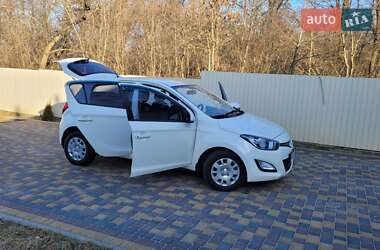 Хэтчбек Hyundai i20 2014 в Смеле