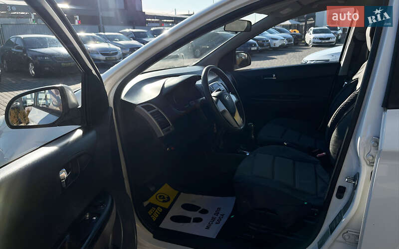 Хэтчбек Hyundai i20 2012 в Мукачево фото 11 Хэтчбек Hyundai i20 2012 в Мукачево