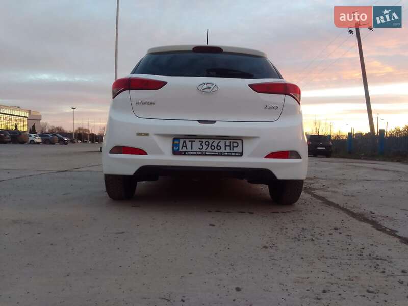 Хэтчбек Hyundai i20 2016 в Черновцах