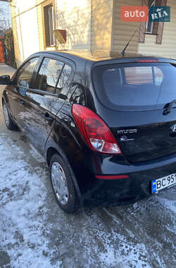 Хэтчбек Hyundai i20 2013 в Болехове