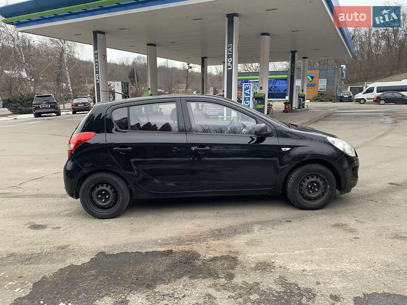 Хэтчбек Hyundai i20 2009 в Полтаве
