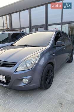 Хэтчбек Hyundai i20 2011 в 