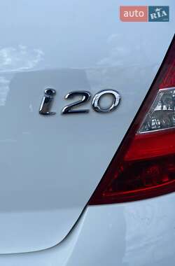Хэтчбек Hyundai i20 2011 в 