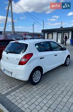 Хэтчбек Hyundai i20 2011 в 