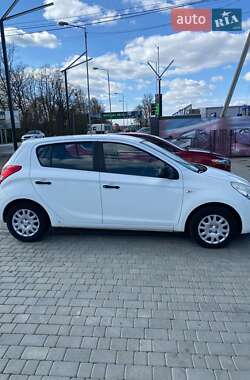 Хэтчбек Hyundai i20 2011 в 