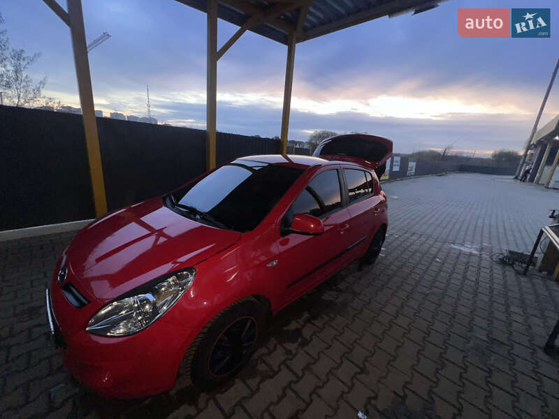 Хетчбек Hyundai i20 2011 в Хмельницькому