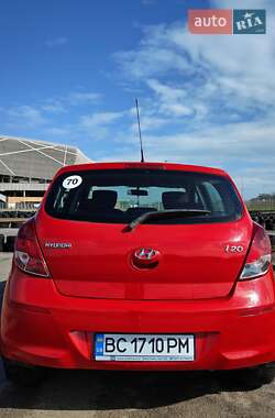 Хэтчбек Hyundai i20 2012 в 