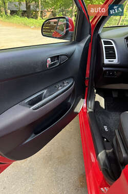 Хетчбек Hyundai i20 2010 в 