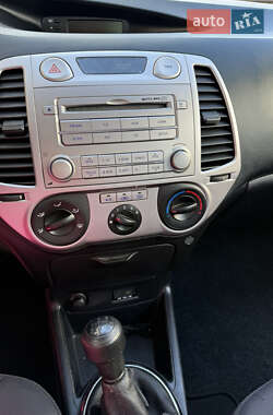 Хетчбек Hyundai i20 2010 в 