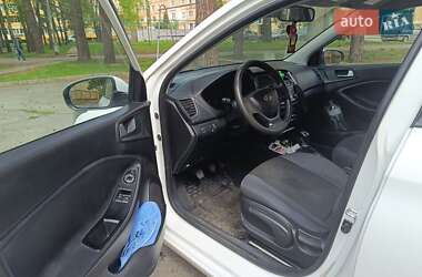 Хэтчбек Hyundai i20 2015 в 