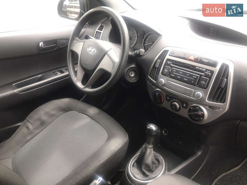 Хетчбек Hyundai i20 2012 в Ужгороді