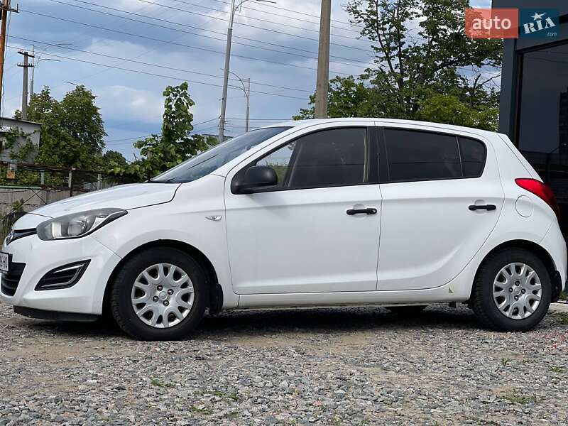 Хэтчбек Hyundai i20 2014 в Киеве