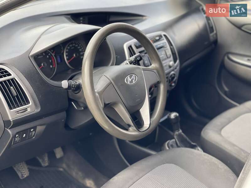 Хэтчбек Hyundai i20 2014 в Киеве