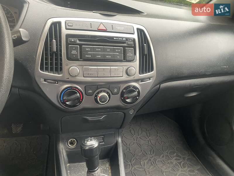 Хэтчбек Hyundai i20 2012 в Киеве