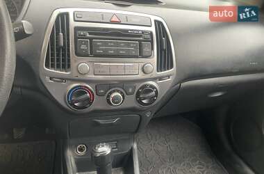 Хэтчбек Hyundai i20 2012 в 