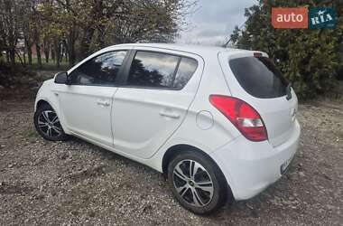 Хетчбек Hyundai i20 2011 в 