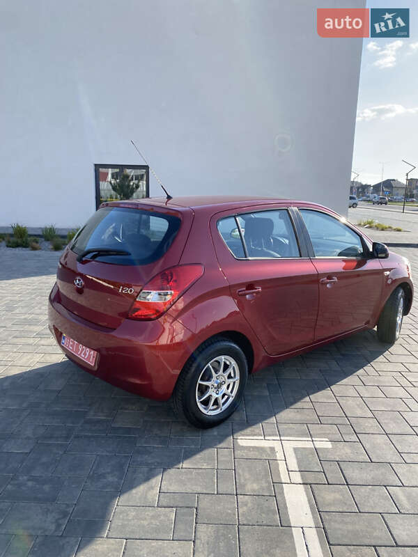Хэтчбек Hyundai i20 2010 в Луцке