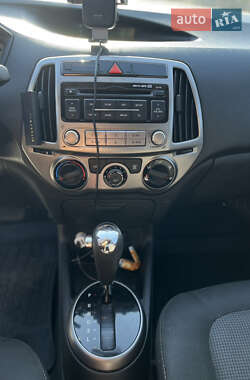 Хетчбек Hyundai i20 2012 в 