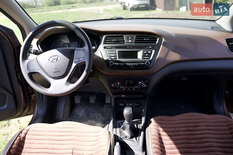 Хэтчбек Hyundai i20 2016 в Киеве