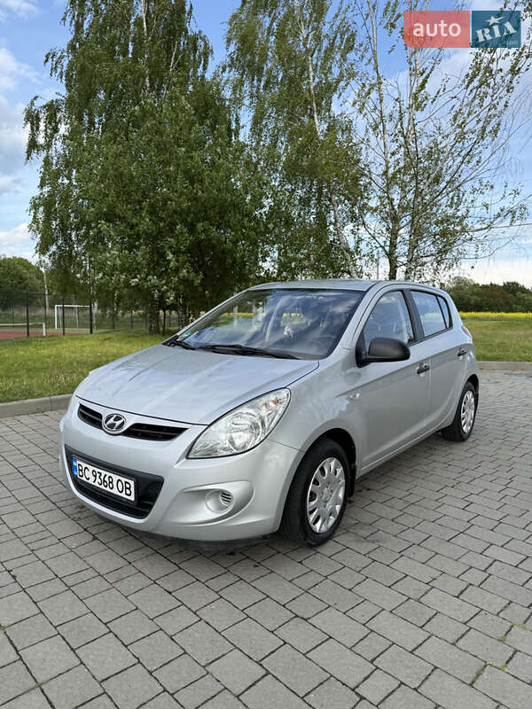 Хетчбек Hyundai i20 2011 в Пустомитах