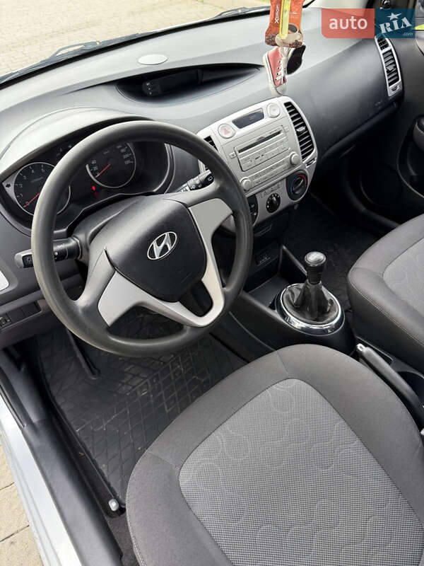 Хетчбек Hyundai i20 2011 в Пустомитах