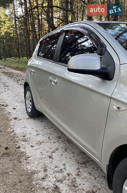 Хэтчбек Hyundai i20 2010 в 