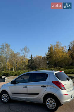 Хэтчбек Hyundai i20 2014 в 