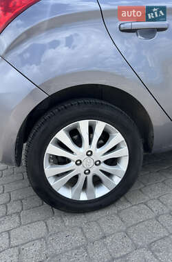 Хэтчбек Hyundai i20 2009 в 