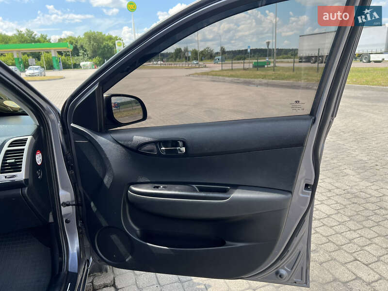 Хэтчбек Hyundai i20 2009 в Бродах