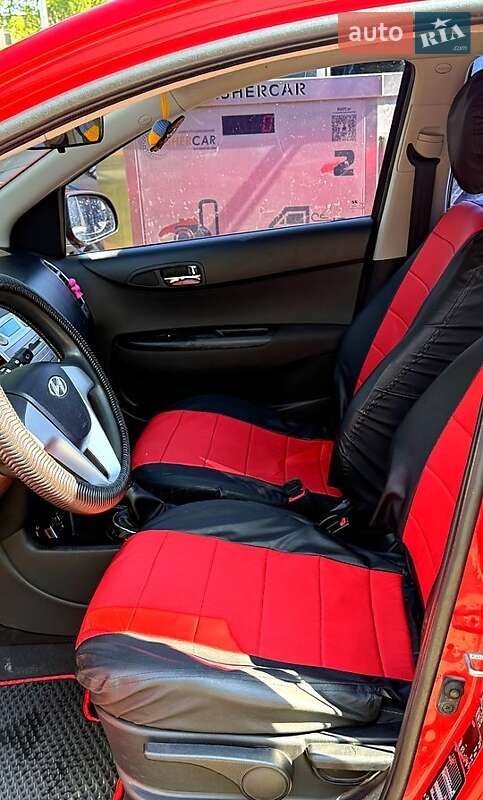 Хэтчбек Hyundai i20 2012 в Сумах