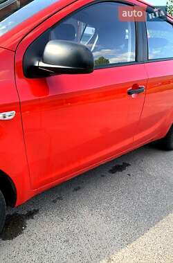 Хэтчбек Hyundai i20 2011 в 