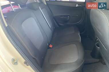 Хэтчбек Hyundai i20 2012 в 