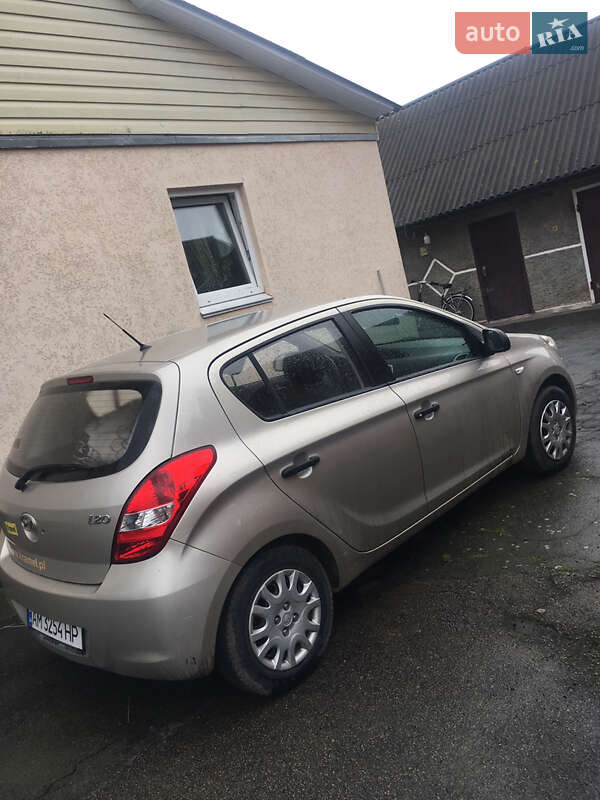 Хетчбек Hyundai i20 2011 в Звягелі