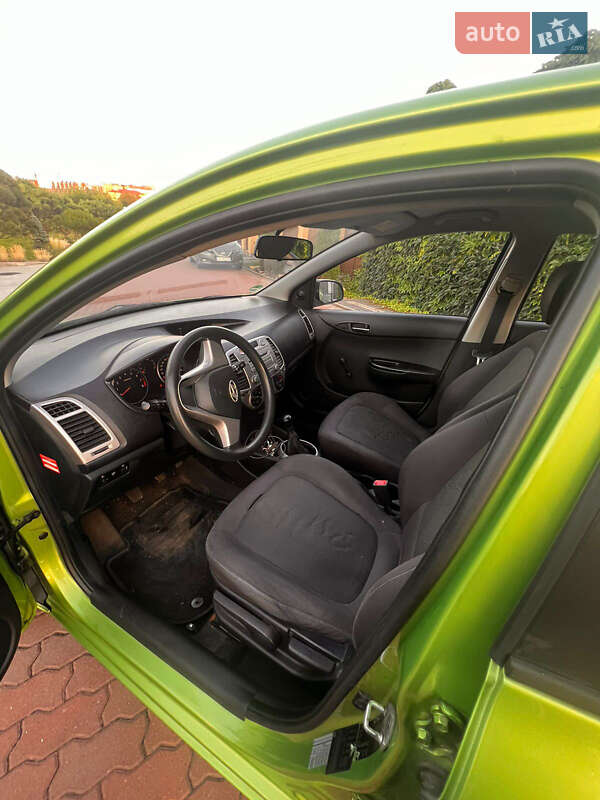 Хэтчбек Hyundai i20 2009 в Черновцах