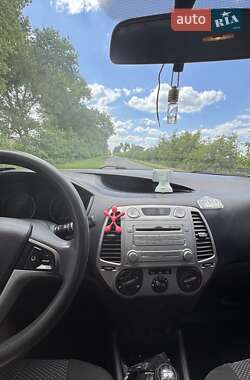 Хэтчбек Hyundai i20 2010 в 