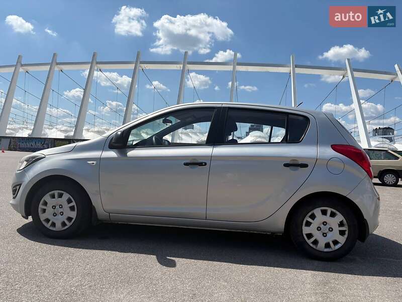 Хэтчбек Hyundai i20 2014 в Киеве фото 8 Хэтчбек Hyundai i20 2014 в Киеве