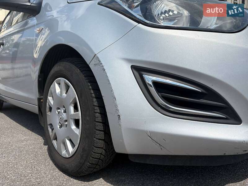 Хэтчбек Hyundai i20 2014 в Киеве фото 23 Хэтчбек Hyundai i20 2014 в Киеве