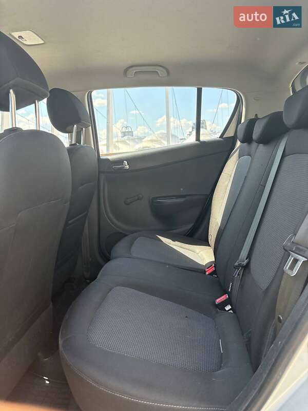 Хэтчбек Hyundai i20 2014 в Киеве фото 37 Хэтчбек Hyundai i20 2014 в Киеве